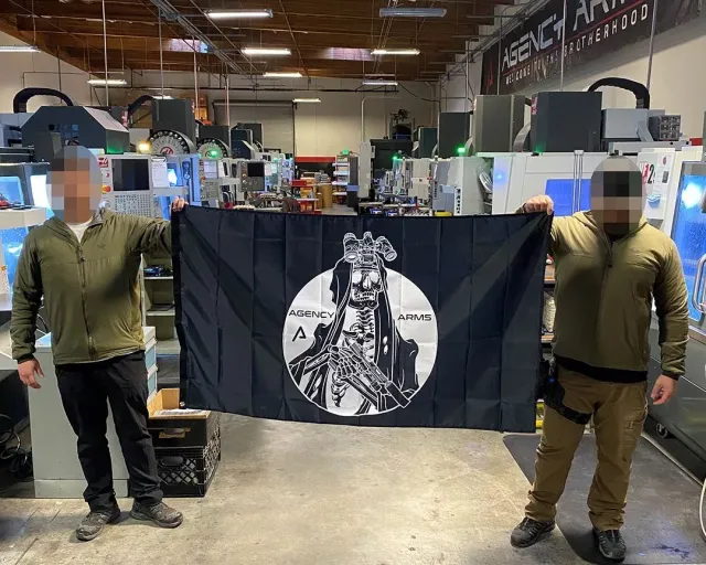 agency-arms-urban-reaper-drapeau-90x150-cm-noir image 1