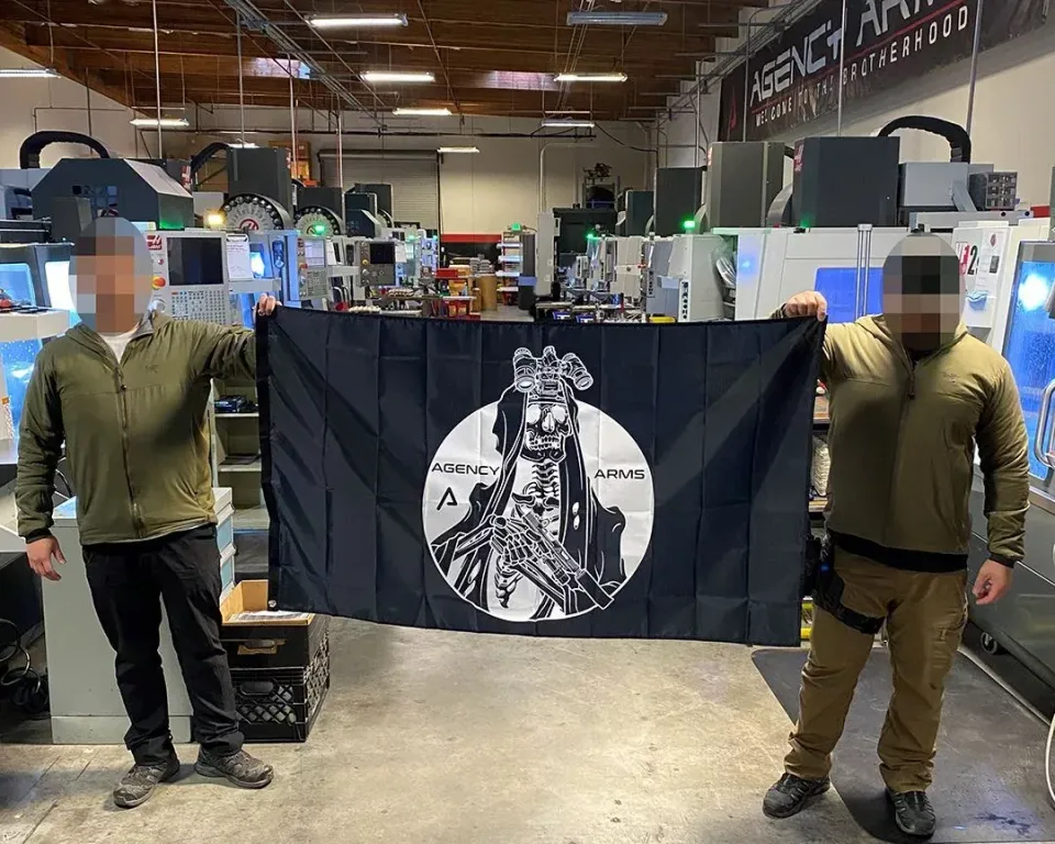 agency-arms-urban-reaper-drapeau-90x150-cm-noir image 1