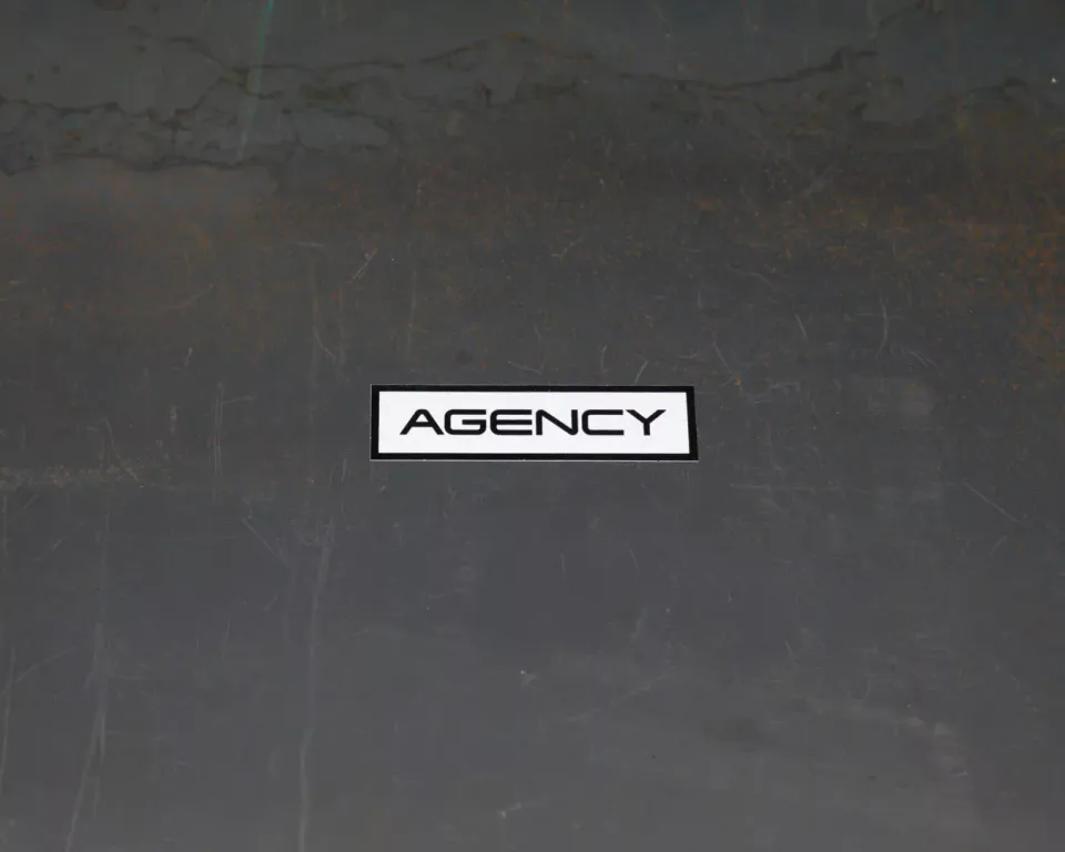 agency-arms-rectangle-sticker-autocollant-blanc-noir-2-8x10-4-cm image 1