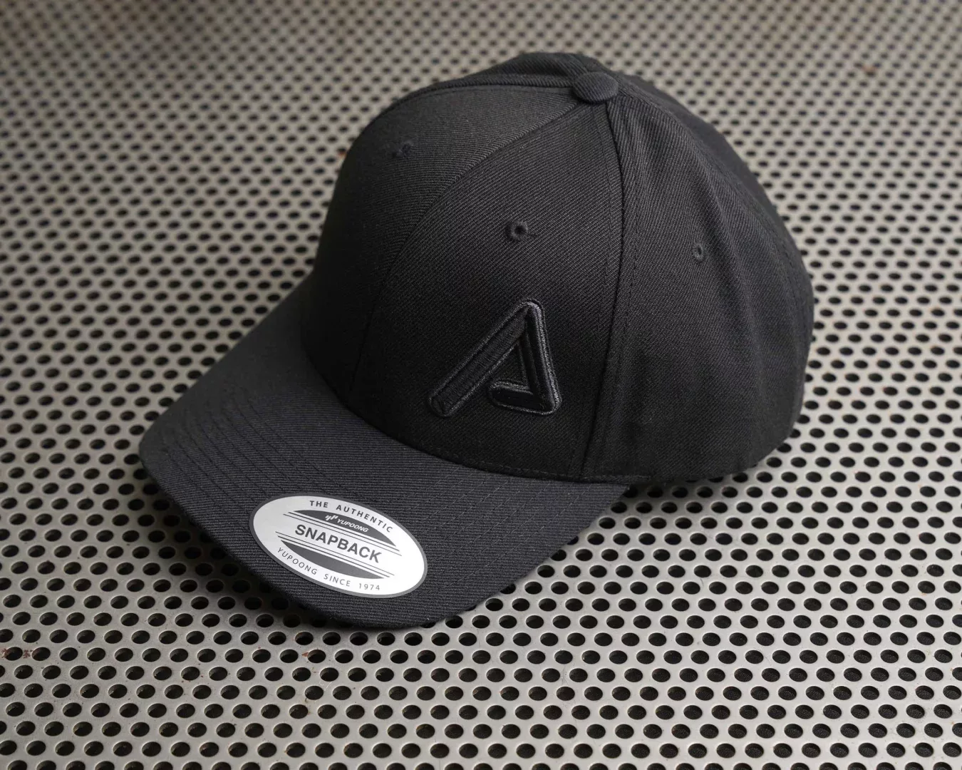 agency-arms-3d-logo-casquette-snapback-noire image 1