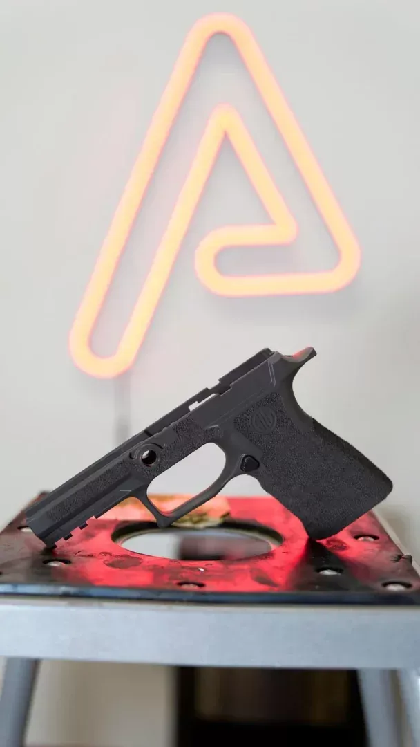 agency-arms-sig-p320-x-carry-poign-e-legion-gray-stippl-e image 1