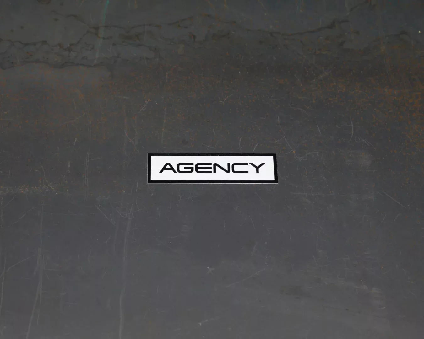 agency-arms-rectangle-sticker-autocollant-blanc-noir-2-8x10-4-cm image 1