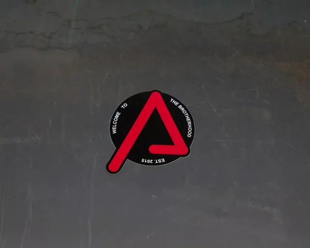 agency-arms-brotherhood-sticker-vinyle-noir-rouge-10-7-cm image 1