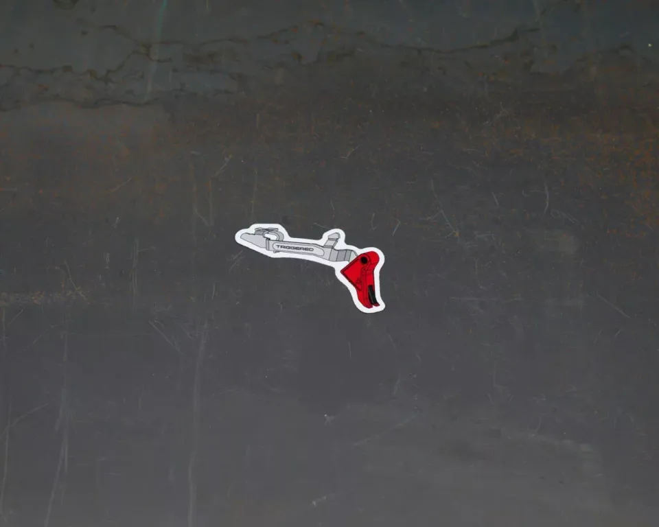 agency-arms-red-trigger-sticker-autocollant-vinyle-rouge image 1